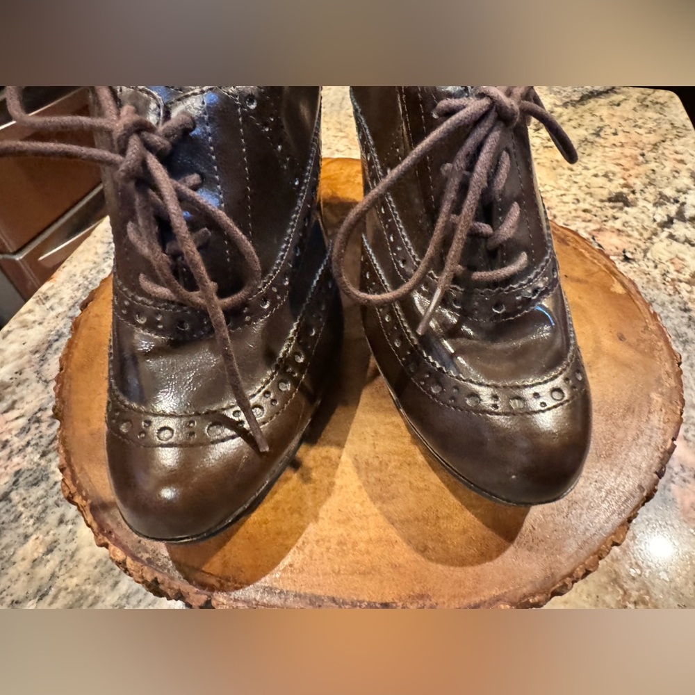 Bongo lace up brown bootie  shoes. Size 7.5 - Picture 5 of 14